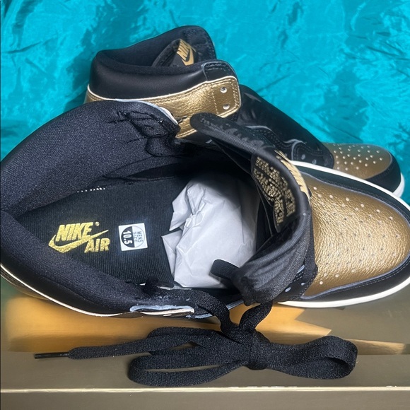 Nike Air Jordan 1 Retro High OG Black Metallic Gold Mens Sz10.5/10/9.5DZ5485-071 - Picture 3 of 4